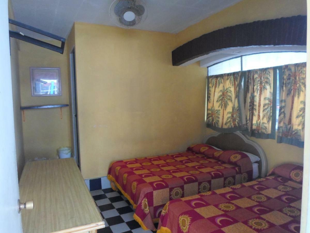 Casa De Huespedes Santa Fe Acapulco Hotell Exteriör bild